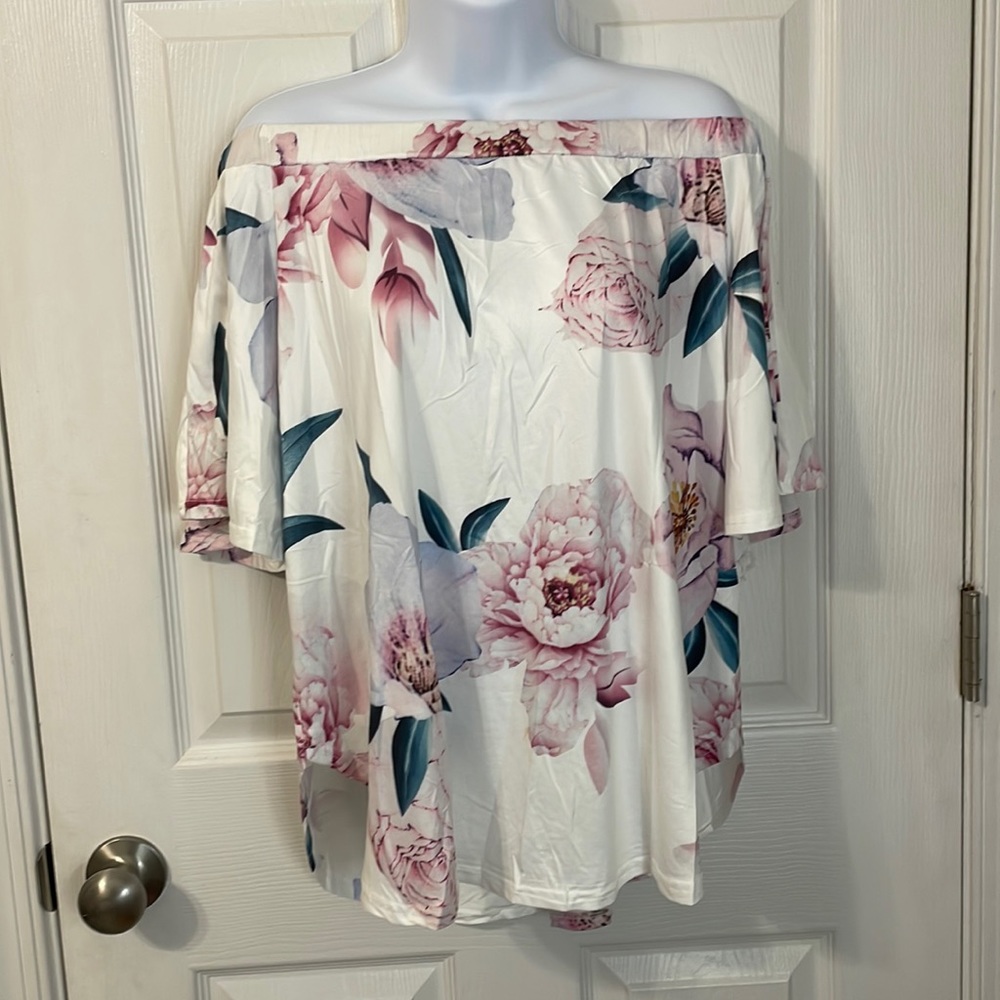 NWOT off-the-shoulder floral top